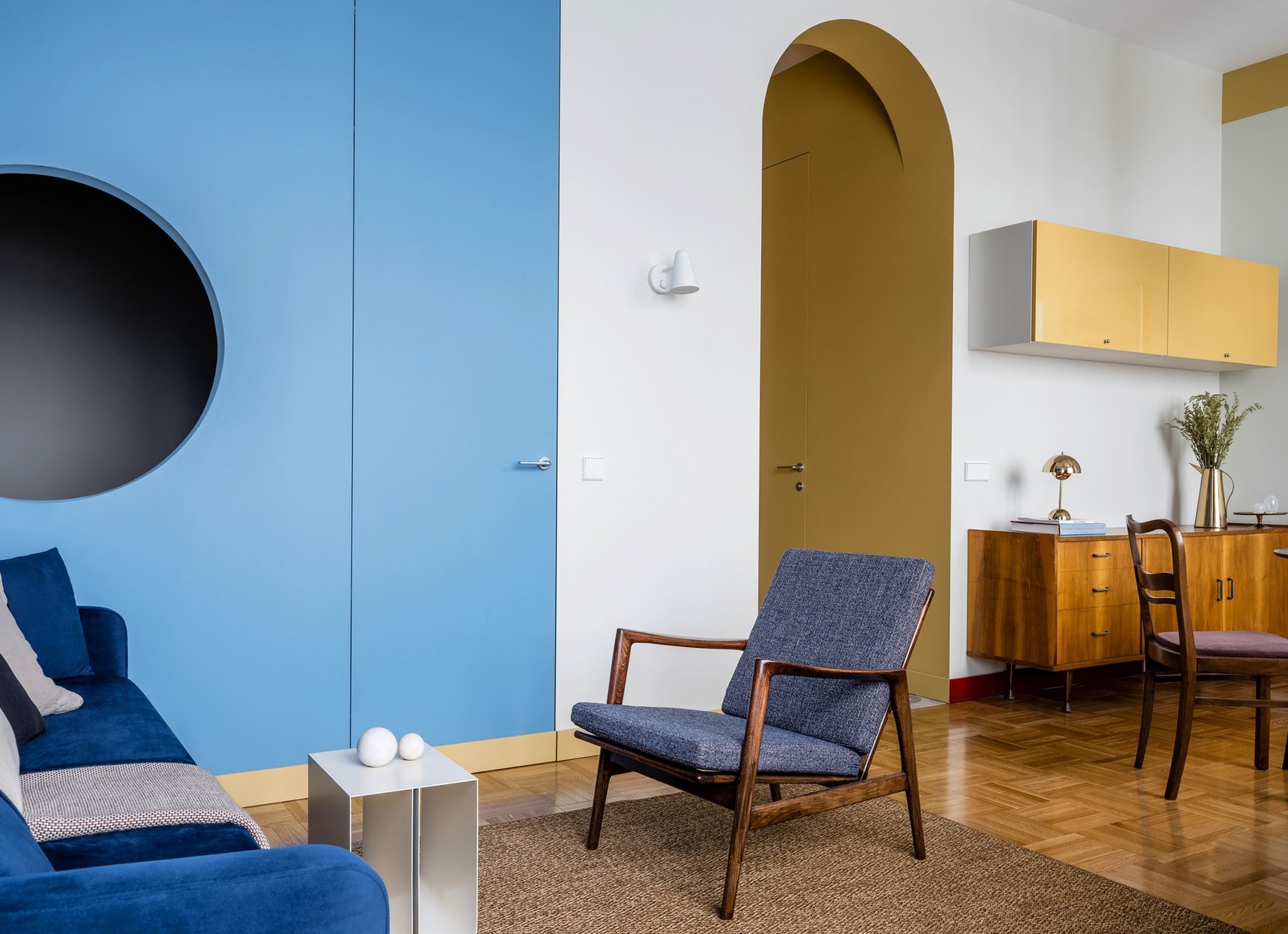 Какой интерьер выбрать для однушки: тёмный или светлый? Сравните 2 проекта👇