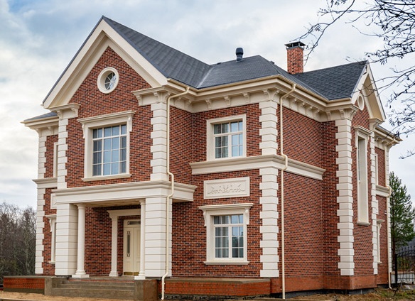 🏠 Устройство фронтона крыши из кирпича: стильно, престижно, надежно