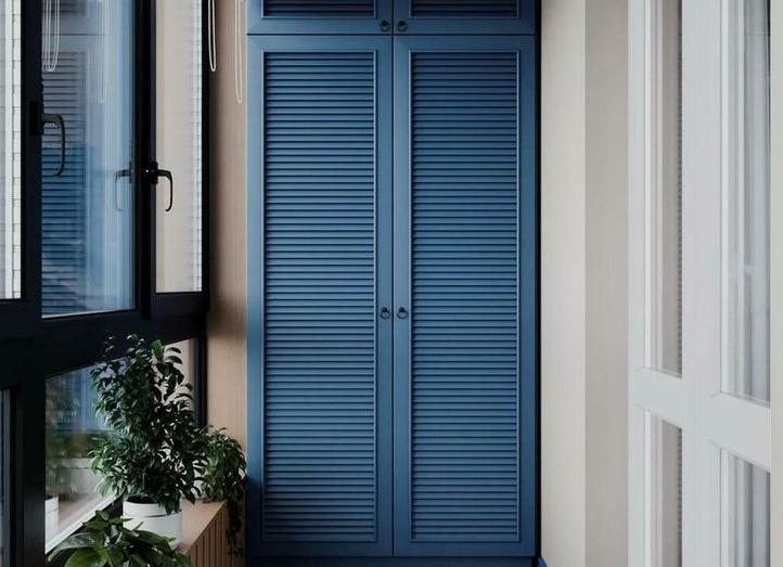 Впечатляющий интерьер трёшки 86 м² с акцентами пудрового, зеленого и глубокого синего